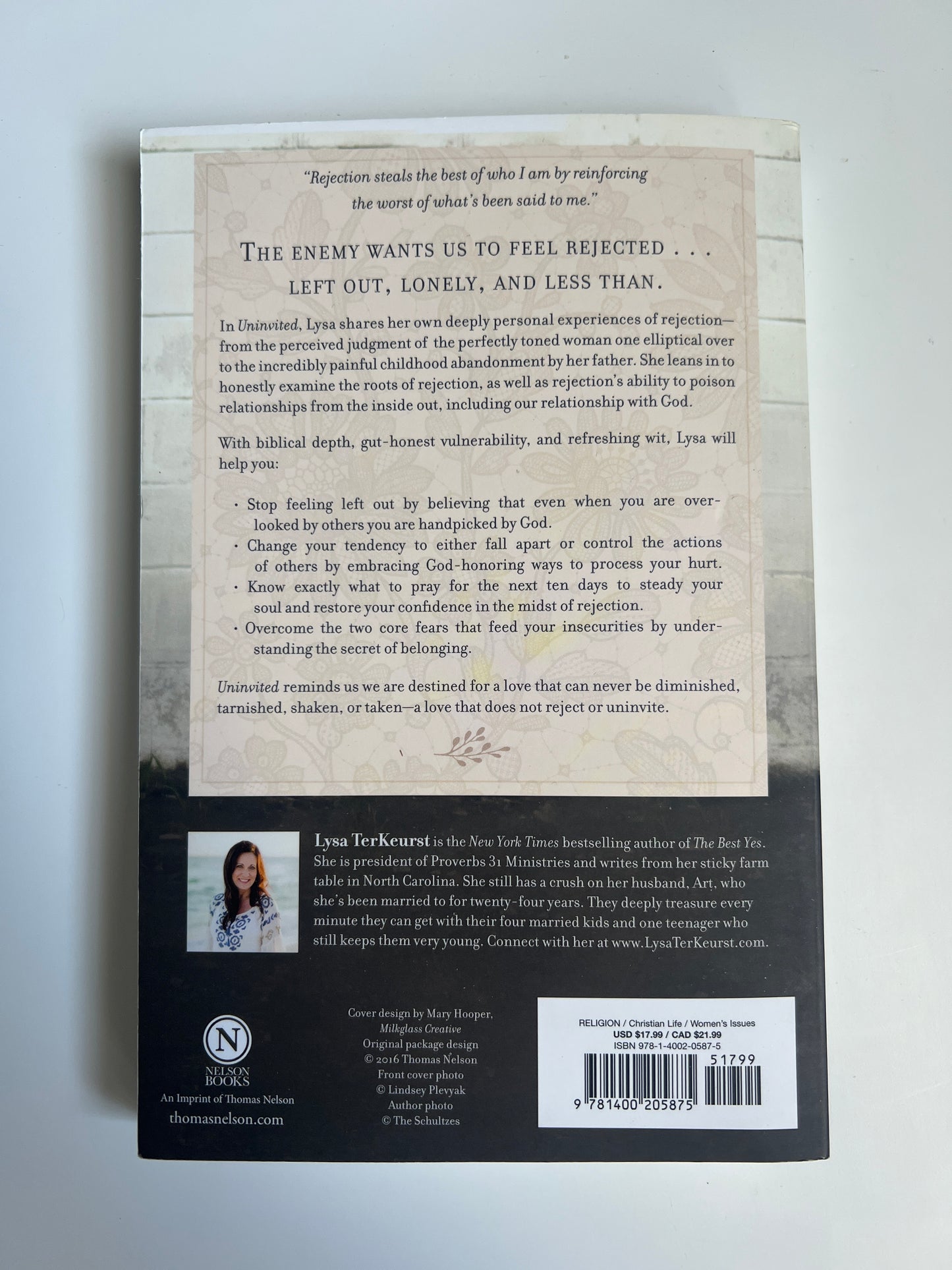 Uninvited: Living Loved When You Feel Less Than, Left Out, and Lonely - Lysa TerKeurst