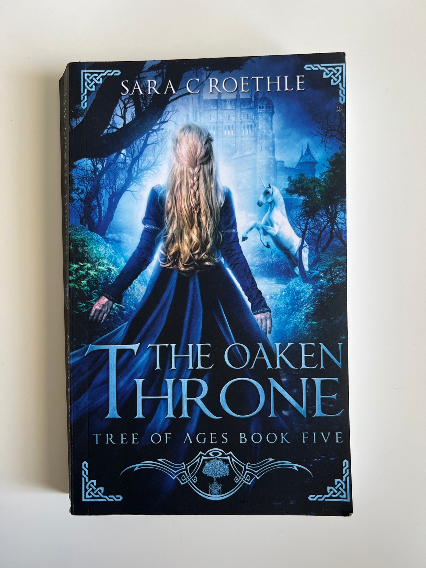 The Oaken Throne - Sara C. Roethle